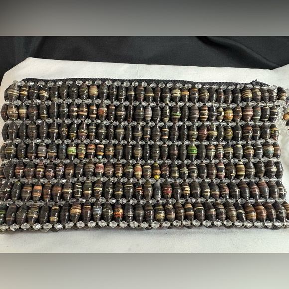 Beaded ladies Kenya paper clutch - Picture 3 of 5